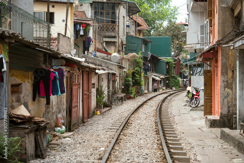 Street with train tracks, Hanoi, Vietnam ベトナム・ハノイ 線路沿いの街並み