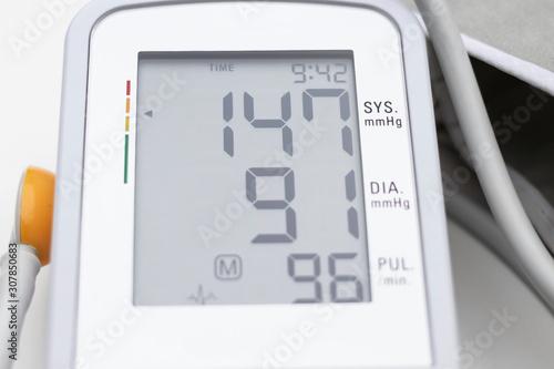 Automatic blood pressure monitor with high blood pressure readin