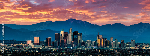 Panoramę Los Angeles o zachodzie słońca