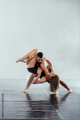 Contemporary ballet performers