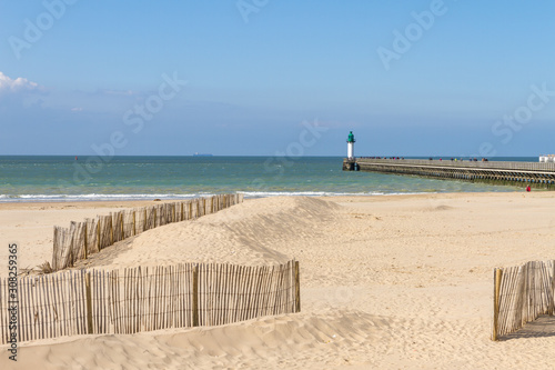 La plage et la jetée de Calais