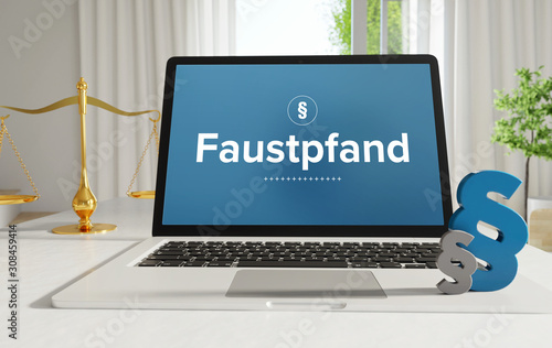 Faustpfand – Recht, Gesetz, Internet. Laptop im Büro mit Begriff auf dem Monitor. Paragraf und Waage. .