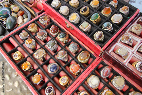 Agate ring stands traded in the markets 