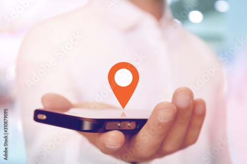 スマートフォンとナビゲーション 地図 案内アプリ Smartphone and map navigation app application