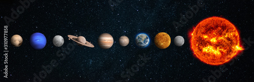 Układ słoneczny składa się ze Słońca, Merkurego, Wenus, Ziemi, Marsa, Jowisza, Saturna, Urana, Neptuna, Plutona. Elementy tego zdjęcia dostarczone przez NASA