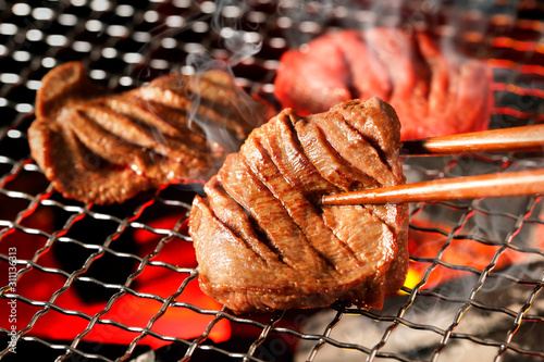 厚切り牛タン Thick-cut Gyutan (Sliced beef tongue)