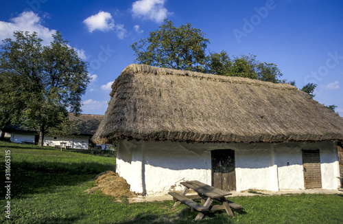 Weinkeller in Lehm-Stroh-Bauweise, Österreich, Burgenland, Süd