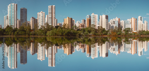 Panoramic view of the most important lake in the city of Londrina, Brazil.