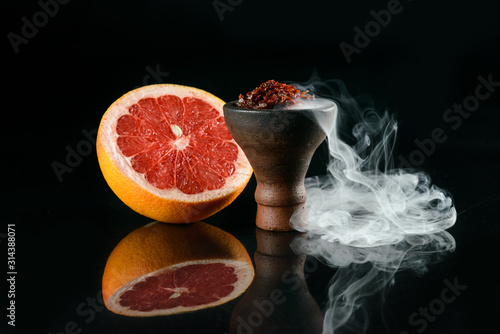 Tart tobacco with grapefruit aroma