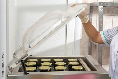 Pasteurization of caviar cans