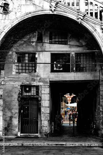 Verona-scorcio da piazza Mercato Vecchio