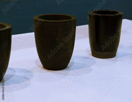 the small black ceramic crucible for transfer molten metal into mold