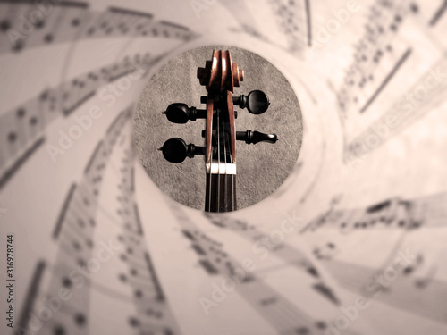 Eine Violine, eine Aufnahme durch die Notenblätter