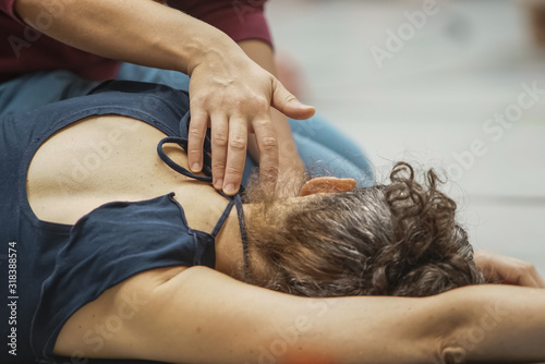 dancers mooving, contact improvisation, detail