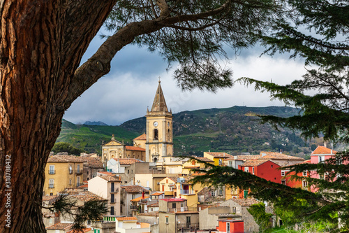 Italy, Sicily, Messina Province, Francavilla di Sicilia. The medieval hill town of Francavilla di Sicilia.