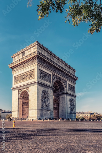 Arc De Triomphe in Paris in daytime