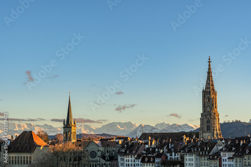 Blick auf die Berner Altstadt bei Abendlicht – Bern, Schweiz