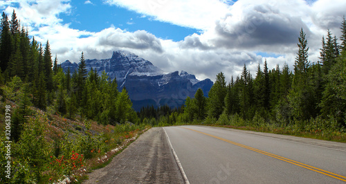 Scenic Views of the Icefields Parkway / Banff National Park / Alberta / Canada