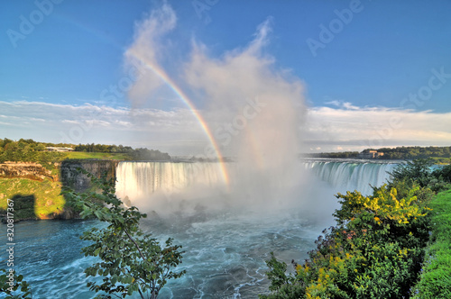 Niagara – wodospad na rzece Niagara, na granicy Kanady, prowincja Ontario i USA, stan Nowy Jork. 