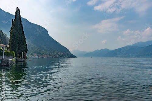 lac de côme et lac de garde en italie du nord à côté de Bellagio varenna menaggio bellano dervio dongo mandello