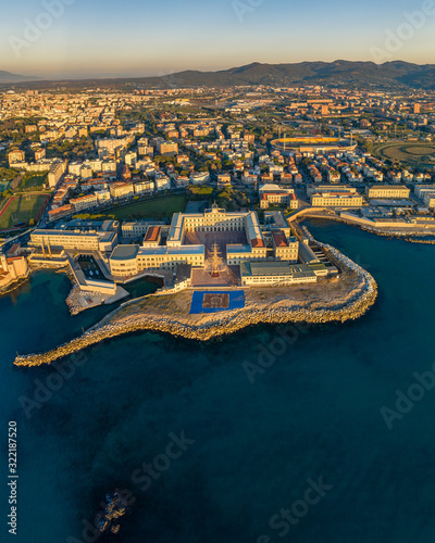 Fotografie aeree dell'accademia nvale di livorno durante l'ora d'oro