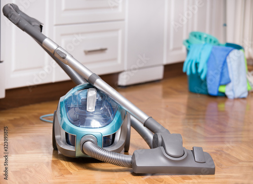 Vaccum cleaner on parquet