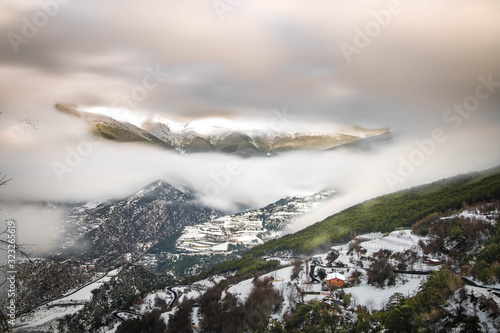 Sant Julia de Loria, Niebla en las montañas después de una gran nevada en invierno.