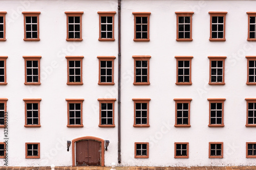 Fassade mit Fenstern in Nahaufnahme