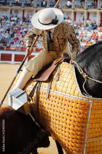 Hitting a bull in a bullfight