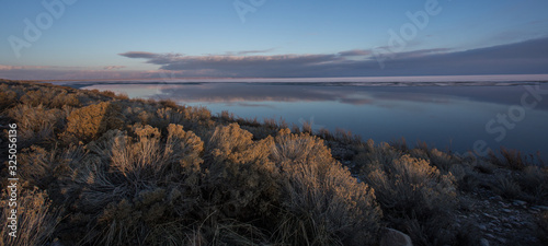 Vue du lac au large de Antelope Island