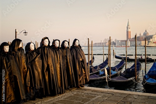 Unheimliche Gruppe in Venedig