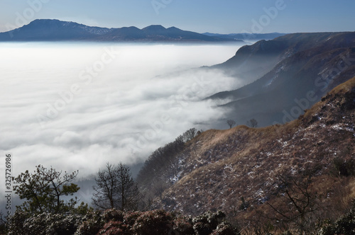阿蘇山のカルデラと雲海。熊本県阿蘇市大観峰から撮影。