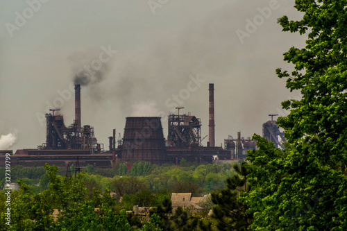 Metallurgical plant pollutes the environment