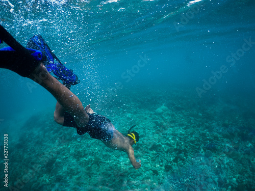man free dive to under sea water 