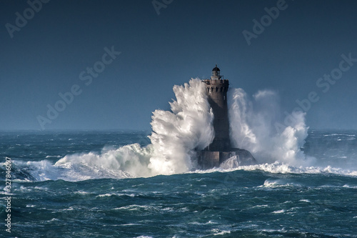 Vague sur le Phare 4