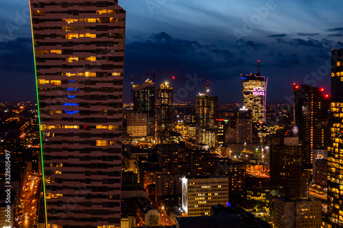 Warszawa warsaw noc nocą wieżowce panorama