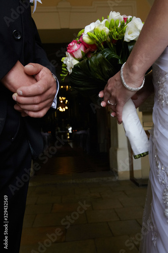 Bukiet ślubny w ręce