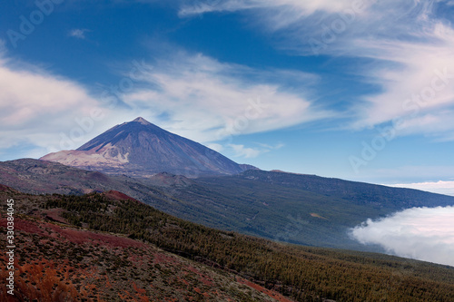 Wulkan Teide w chmurach, pustynia, Teneryfa