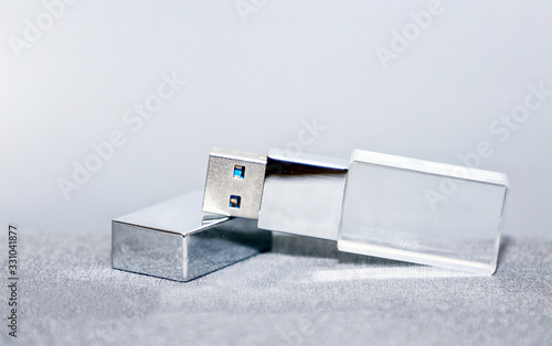 USB de cristal y plata