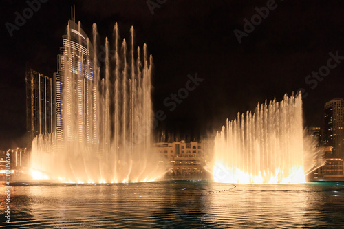 dancing fountains in Dubai in night time