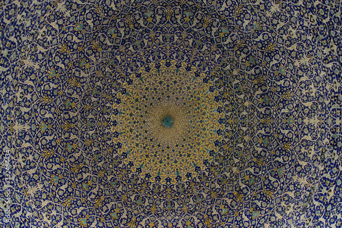 tradycyjna irańska mozaika w kształcie koła
