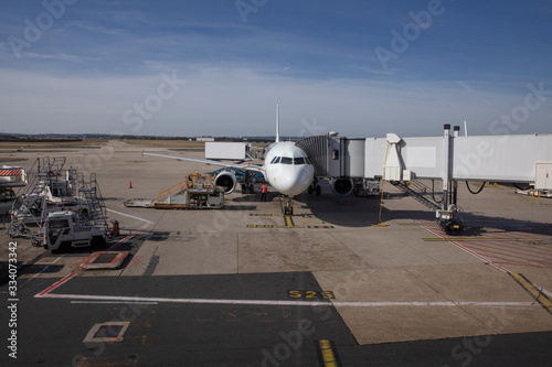 Aéroport, Avion au sol