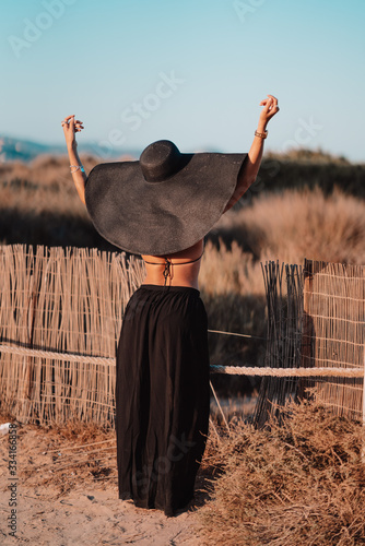 Woman with pamela hat