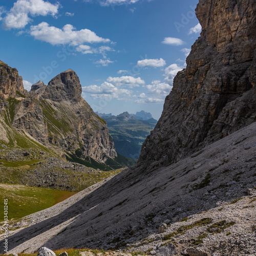 Włochy. Dolomity - widok z przełęczy Ciampei