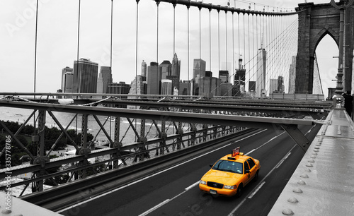 Taxi auf Brooklyn Bridge