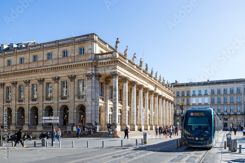 Bordeaux, zone classée Patrimoine Mondial de l'UNESCO, le Triangle d'Or, quartier de Quinconces, Place de la Comédie, le Grand-Théâtre, édifié par l'architecte Victor Louis de 1773 à 1780
