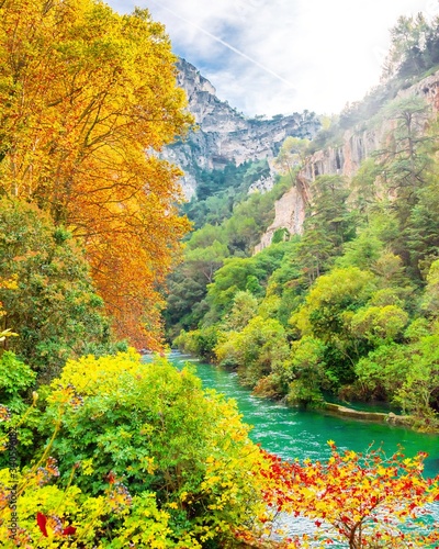 Vallis clausa, la sorgue venant de la fontaine de vaucluse