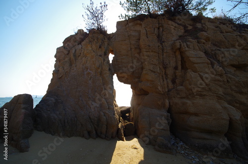 高島の窓岩