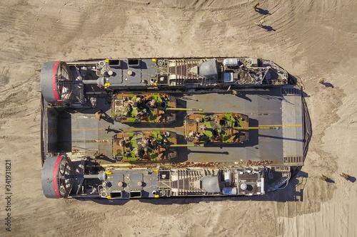 an hovercraft with tanks on board on the beach during the Amphibious Bold Alligator Exercise organized by the US Navy and the Marine Corps