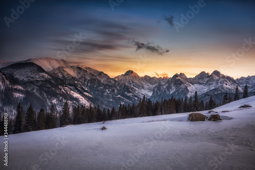 Zimowa panorama Tatr Wysokich z Rusinowej Polany